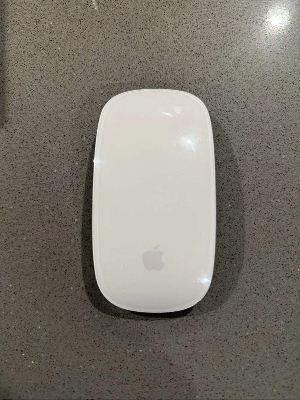 Apple White Wireless Magic Mouse - Multi-Touch Bluetooth